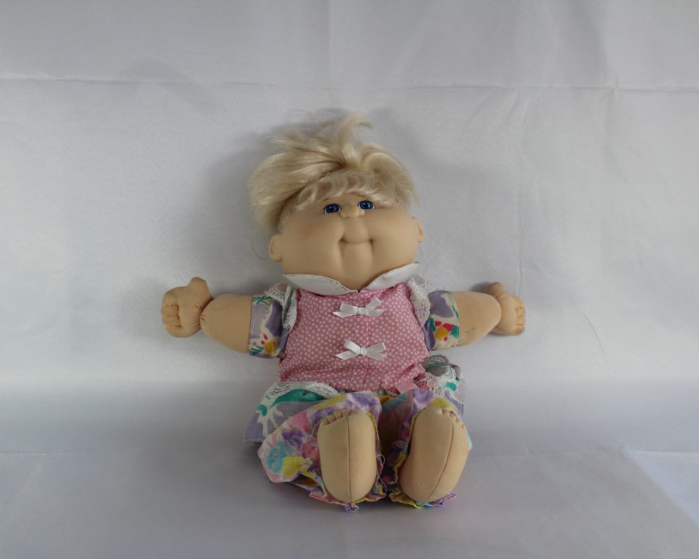 Cabbage Patch Doll – 1990, Girl, White Hair and Blue Eyes, First Edition, Mattel